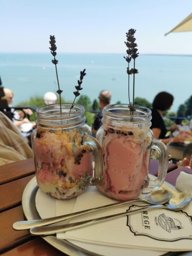 Rege-kafe-i-ukusi-lavande