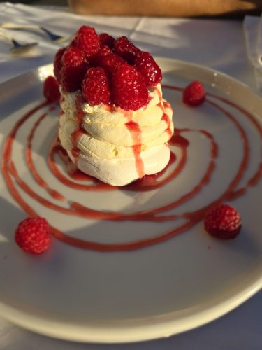 Hotel Radmilovac (torta Pavlova)